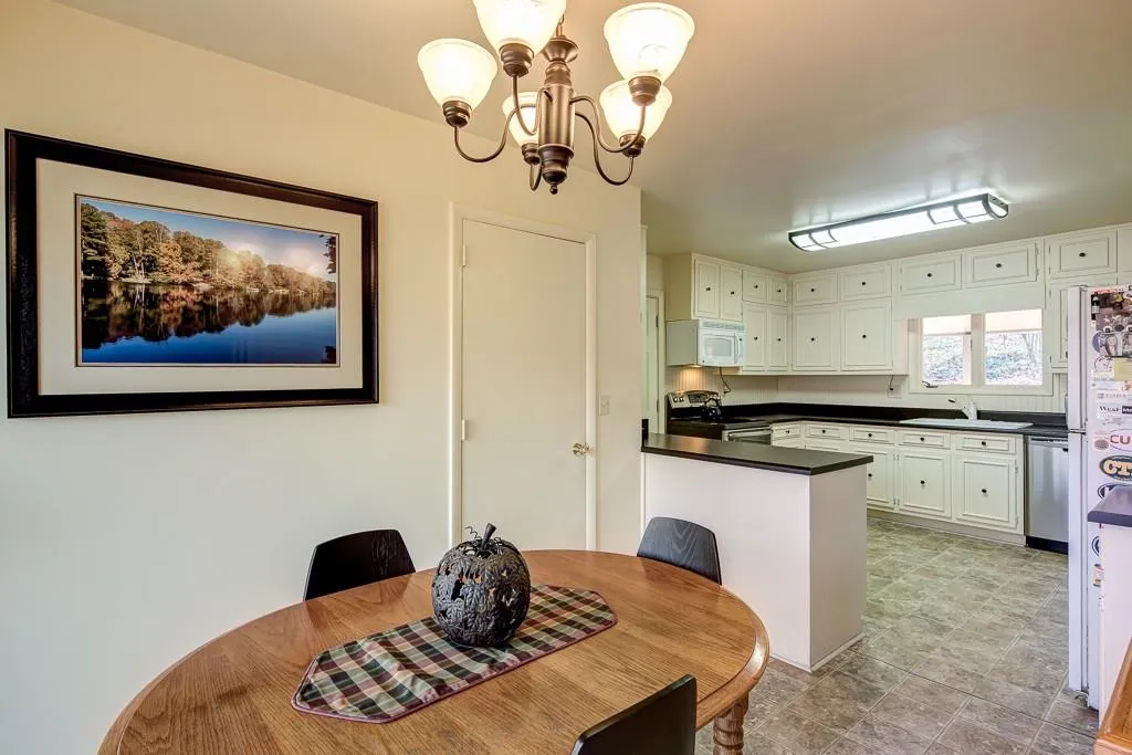 1260 Tynecastle Way, Sandy Springs, Georgia 30350, 5 Bedrooms Bedrooms, ,3 BathroomsBathrooms,Residential,Sold,1260 Tynecastle Way,5945165