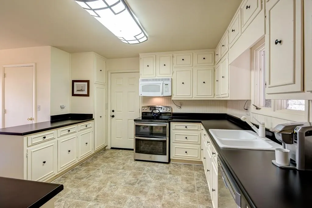 1260 Tynecastle Way, Sandy Springs, Georgia 30350, 5 Bedrooms Bedrooms, ,3 BathroomsBathrooms,Residential,Sold,1260 Tynecastle Way,5945165