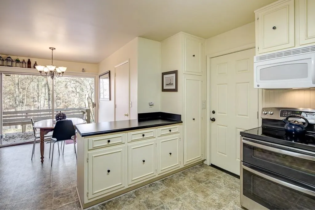 1260 Tynecastle Way, Sandy Springs, Georgia 30350, 5 Bedrooms Bedrooms, ,3 BathroomsBathrooms,Residential,Sold,1260 Tynecastle Way,5945165