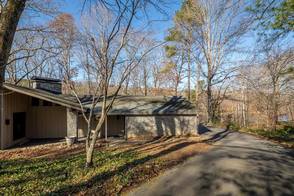 1260 Tynecastle Way, Sandy Springs, Georgia 30350, 5 Bedrooms Bedrooms, ,3 BathroomsBathrooms,Residential,Sold,1260 Tynecastle Way,5945165