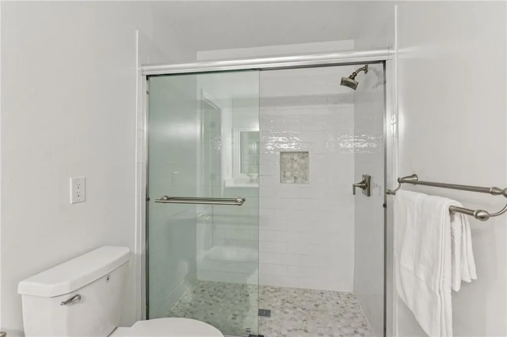 5460 E Idlewood Lane, Atlanta, Georgia 30327, 6 Bedrooms Bedrooms, ,4 BathroomsBathrooms,Residential,For Sale,5460 E Idlewood Lane,7678353