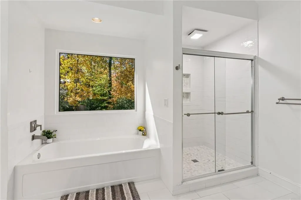 5460 E Idlewood Lane, Atlanta, Georgia 30327, 6 Bedrooms Bedrooms, ,4 BathroomsBathrooms,Residential,For Sale,5460 E Idlewood Lane,7678353