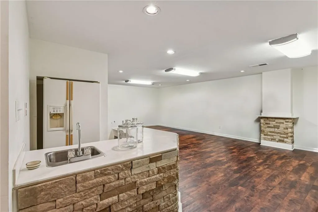 5460 E Idlewood Lane, Atlanta, Georgia 30327, 6 Bedrooms Bedrooms, ,4 BathroomsBathrooms,Residential,For Sale,5460 E Idlewood Lane,7678353