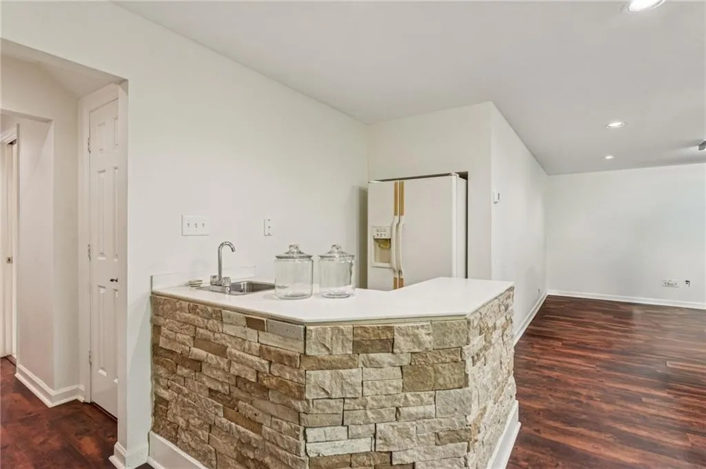 5460 E Idlewood Lane, Atlanta, Georgia 30327, 6 Bedrooms Bedrooms, ,4 BathroomsBathrooms,Residential,For Sale,5460 E Idlewood Lane,7678353