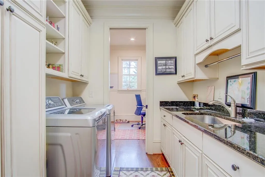 440 Brookfield Drive, Atlanta, Georgia 30342, 5 Bedrooms Bedrooms, ,4 BathroomsBathrooms,Residential,Sold,440 Brookfield Drive,5957813