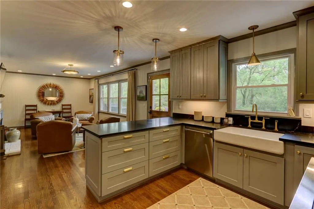 870 Starlight Drive, Sandy Springs, Georgia 30342, 4 Bedrooms Bedrooms, ,3 BathroomsBathrooms,Residential,For Sale,870 Starlight Drive,7747579