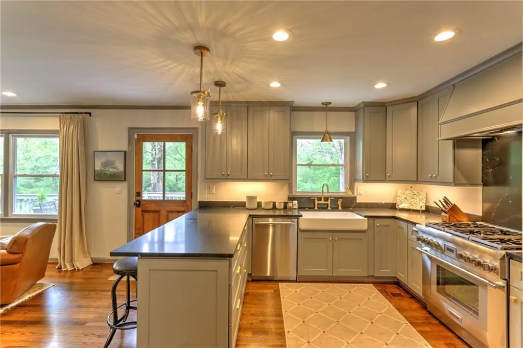 870 Starlight Drive, Sandy Springs, Georgia 30342, 4 Bedrooms Bedrooms, ,3 BathroomsBathrooms,Residential,For Sale,870 Starlight Drive,7747579