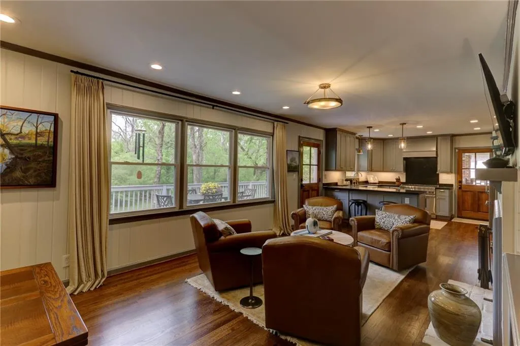 870 Starlight Drive, Sandy Springs, Georgia 30342, 4 Bedrooms Bedrooms, ,3 BathroomsBathrooms,Residential,For Sale,870 Starlight Drive,7747579