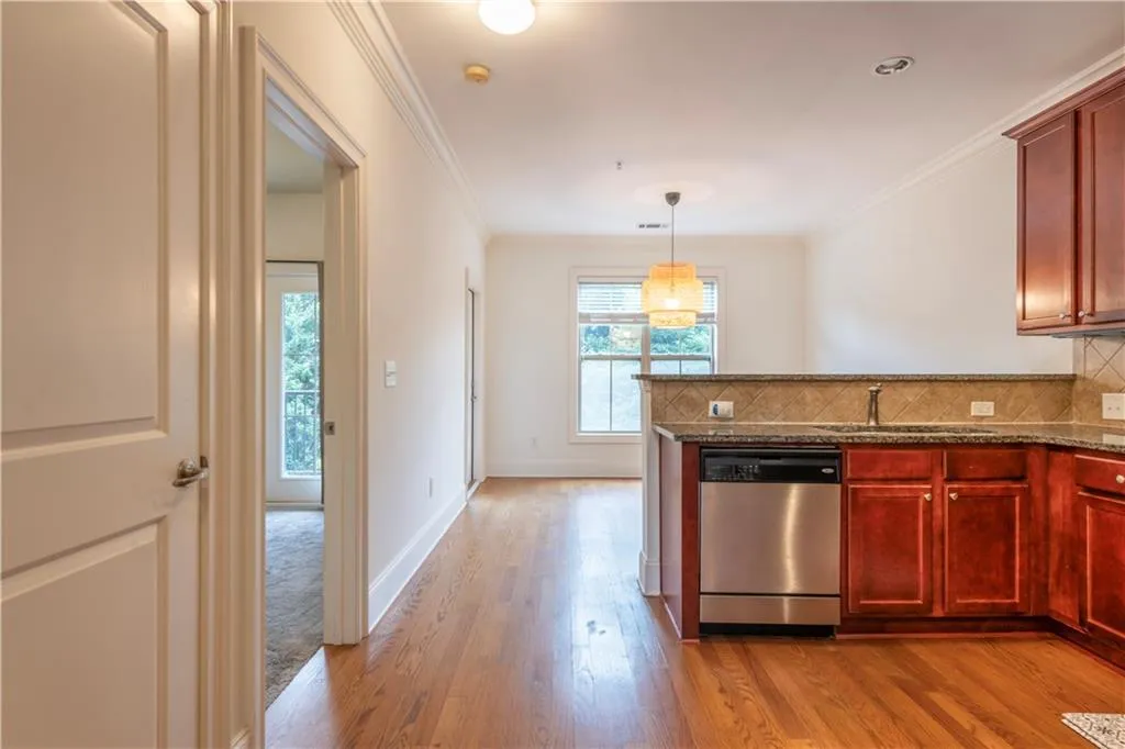 879 Perennial Drive Unit 112, Atlanta, Georgia 30328, 2 Bedrooms Bedrooms, ,2 BathroomsBathrooms,Residential,Sold,879 Perennial Drive Unit 112,7406644