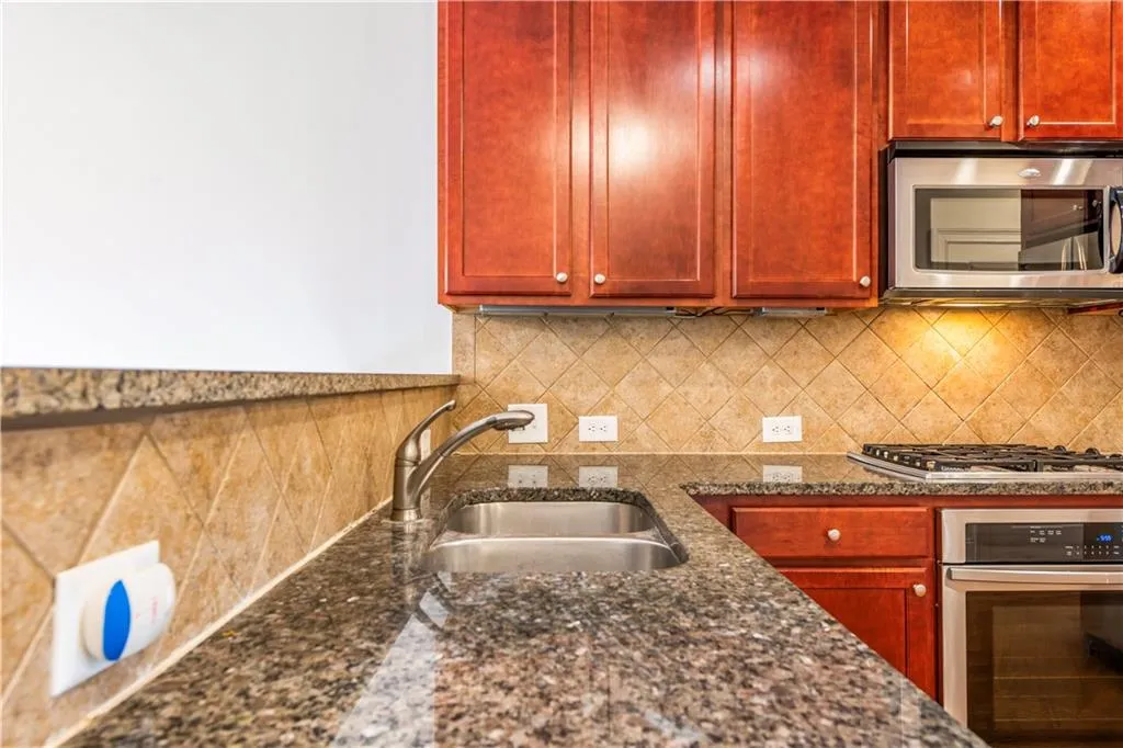 879 Perennial Drive Unit 112, Atlanta, Georgia 30328, 2 Bedrooms Bedrooms, ,2 BathroomsBathrooms,Residential,Sold,879 Perennial Drive Unit 112,7406644