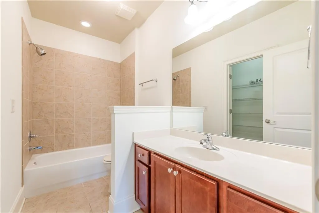 879 Perennial Drive Unit 112, Atlanta, Georgia 30328, 2 Bedrooms Bedrooms, ,2 BathroomsBathrooms,Residential,Sold,879 Perennial Drive Unit 112,7406644