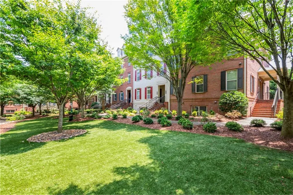 879 Perennial Drive Unit 112, Atlanta, Georgia 30328, 2 Bedrooms Bedrooms, ,2 BathroomsBathrooms,Residential,Sold,879 Perennial Drive Unit 112,7406644