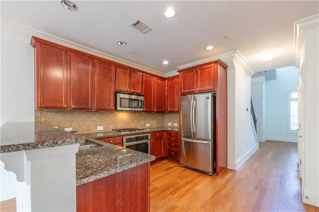 879 Perennial Drive Unit 112, Atlanta, Georgia 30328, 2 Bedrooms Bedrooms, ,2 BathroomsBathrooms,Residential,Sold,879 Perennial Drive Unit 112,7406644