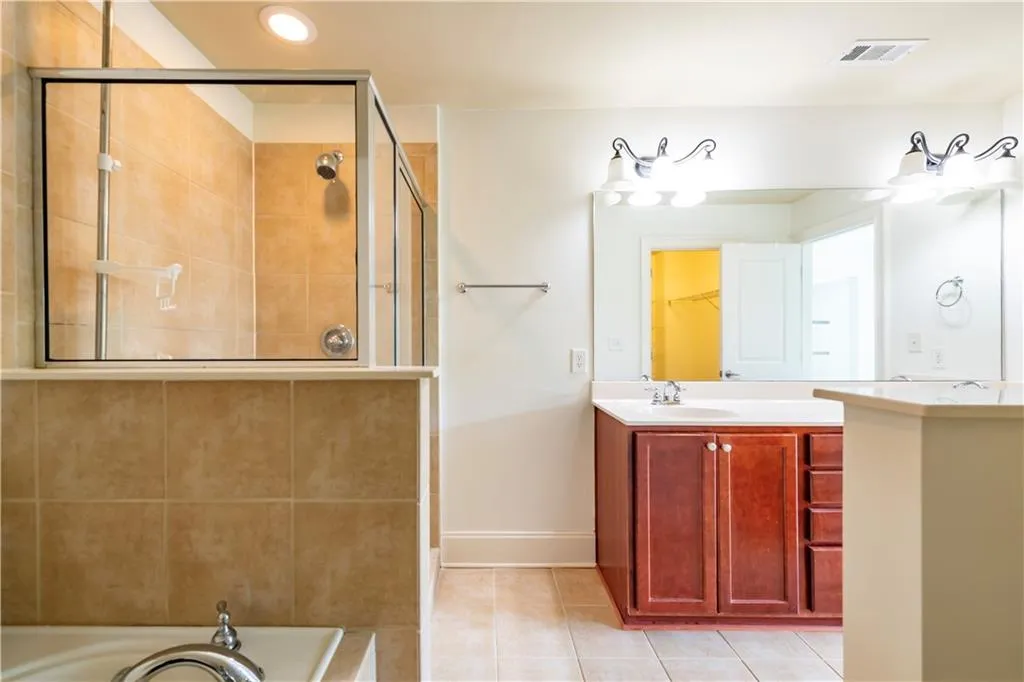 879 Perennial Drive Unit 112, Atlanta, Georgia 30328, 2 Bedrooms Bedrooms, ,2 BathroomsBathrooms,Residential,Sold,879 Perennial Drive Unit 112,7406644