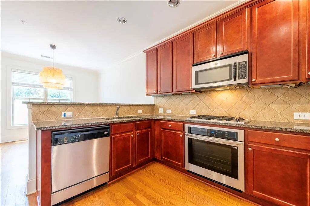 879 Perennial Drive Unit 112, Atlanta, Georgia 30328, 2 Bedrooms Bedrooms, ,2 BathroomsBathrooms,Residential,Sold,879 Perennial Drive Unit 112,7406644