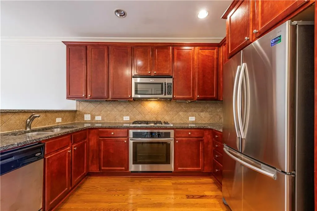 879 Perennial Drive Unit 112, Atlanta, Georgia 30328, 2 Bedrooms Bedrooms, ,2 BathroomsBathrooms,Residential,Sold,879 Perennial Drive Unit 112,7406644