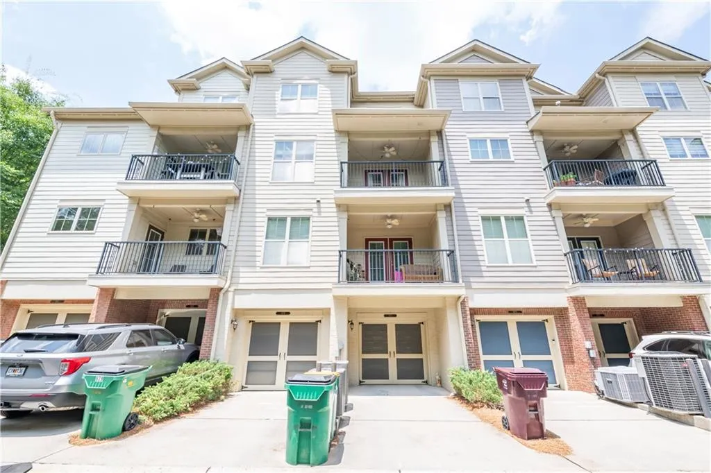 879 Perennial Drive Unit 112, Atlanta, Georgia 30328, 2 Bedrooms Bedrooms, ,2 BathroomsBathrooms,Residential,Sold,879 Perennial Drive Unit 112,7406644