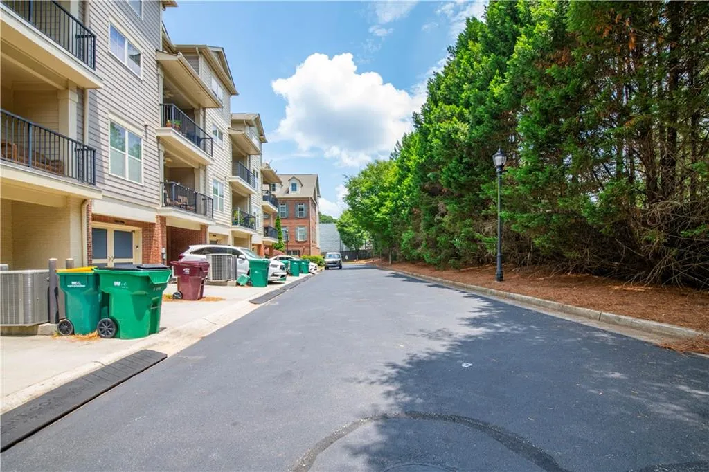 879 Perennial Drive Unit 112, Atlanta, Georgia 30328, 2 Bedrooms Bedrooms, ,2 BathroomsBathrooms,Residential,Sold,879 Perennial Drive Unit 112,7406644