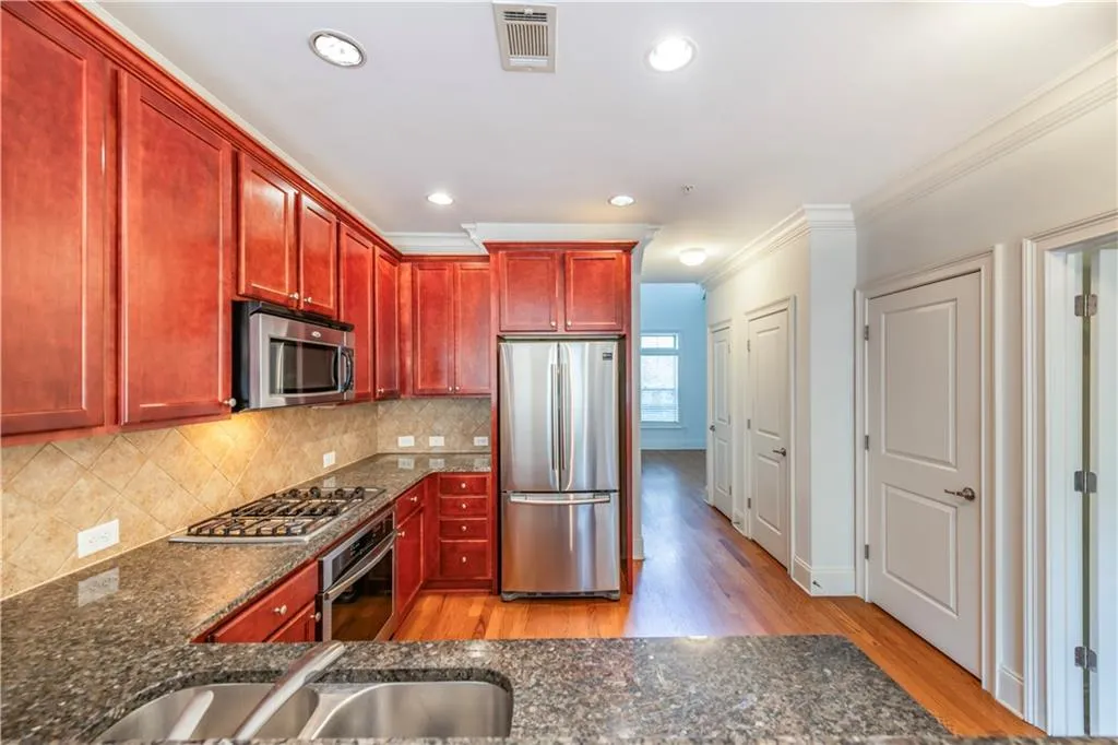 879 Perennial Drive Unit 112, Atlanta, Georgia 30328, 2 Bedrooms Bedrooms, ,2 BathroomsBathrooms,Residential,Sold,879 Perennial Drive Unit 112,7406644