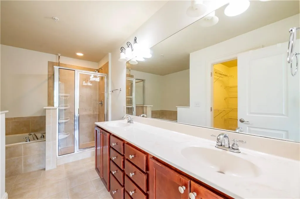 879 Perennial Drive Unit 112, Atlanta, Georgia 30328, 2 Bedrooms Bedrooms, ,2 BathroomsBathrooms,Residential,Sold,879 Perennial Drive Unit 112,7406644