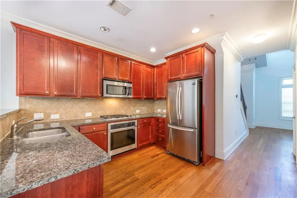 879 Perennial Drive Unit 112, Atlanta, Georgia 30328, 2 Bedrooms Bedrooms, ,2 BathroomsBathrooms,Residential,Sold,879 Perennial Drive Unit 112,7406644