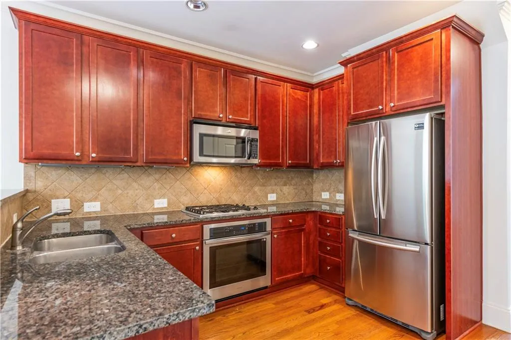 879 Perennial Drive Unit 112, Atlanta, Georgia 30328, 2 Bedrooms Bedrooms, ,2 BathroomsBathrooms,Residential,Sold,879 Perennial Drive Unit 112,7406644