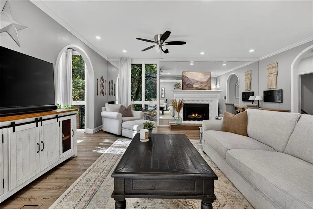 36 Willow Glen Ne, Atlanta, Georgia 30342, 3 Bedrooms Bedrooms, 0 ,3 BathroomsBathrooms,Residential,For Sale,36 Willow Glen Ne,7688679