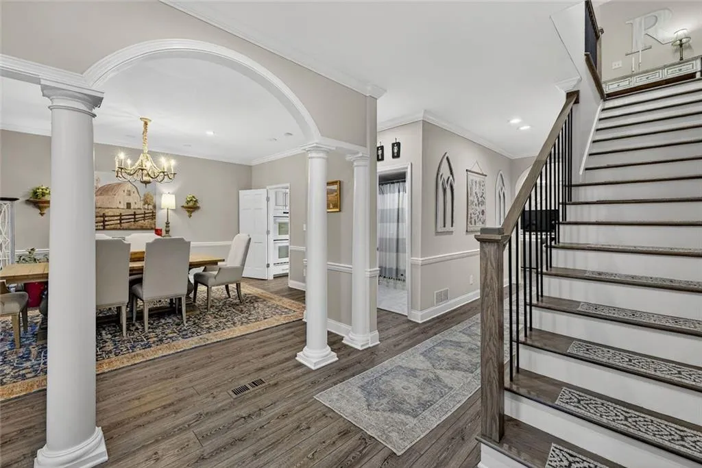 36 Willow Glen Ne, Atlanta, Georgia 30342, 3 Bedrooms Bedrooms, ,3 BathroomsBathrooms,Residential,For Sale,36 Willow Glen Ne,7688679