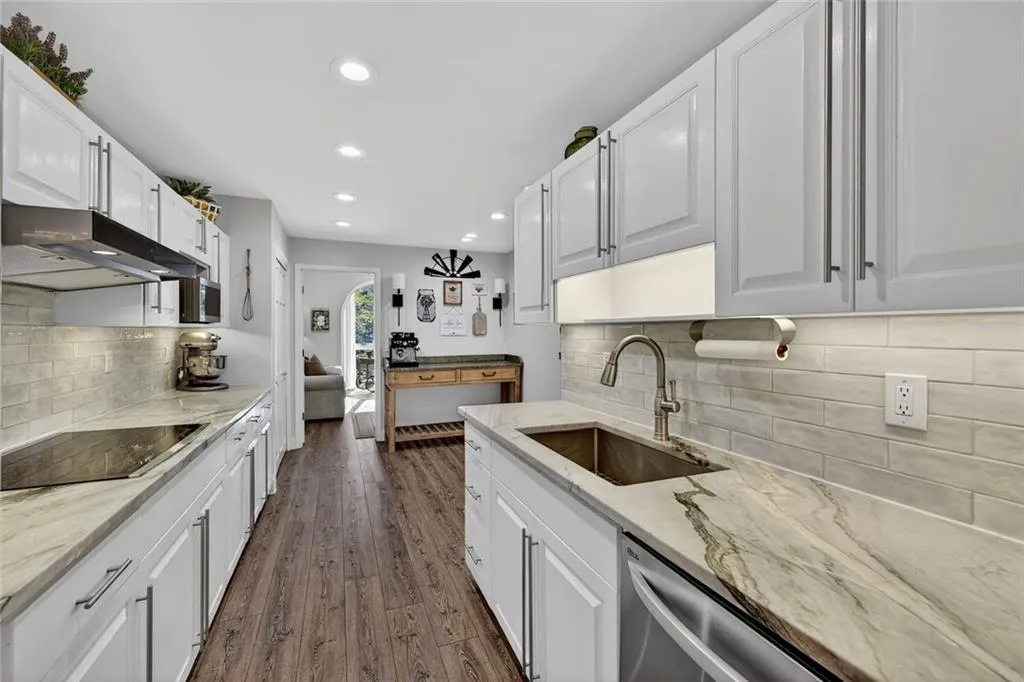 36 Willow Glen Ne, Atlanta, Georgia 30342, 3 Bedrooms Bedrooms, ,3 BathroomsBathrooms,Residential,For Sale,36 Willow Glen Ne,7688679