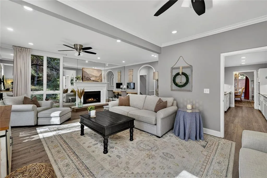 36 Willow Glen Ne, Atlanta, Georgia 30342, 3 Bedrooms Bedrooms, ,3 BathroomsBathrooms,Residential,For Sale,36 Willow Glen Ne,7688679