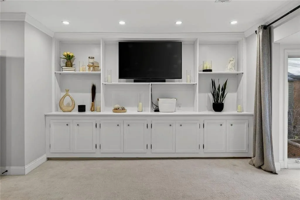 36 Willow Glen Ne, Atlanta, Georgia 30342, 3 Bedrooms Bedrooms, 0 ,3 BathroomsBathrooms,Residential,For Sale,36 Willow Glen Ne,7688679