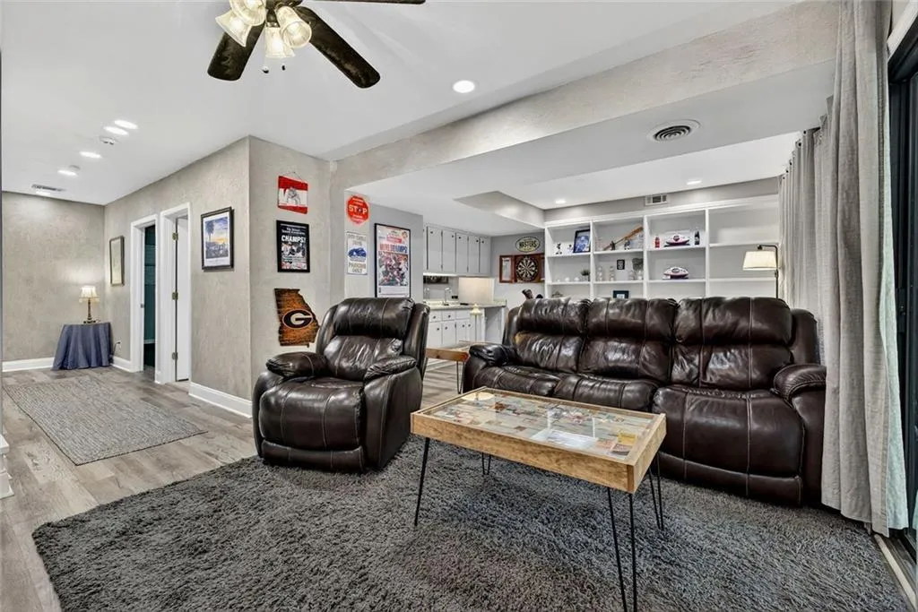 36 Willow Glen Ne, Atlanta, Georgia 30342, 3 Bedrooms Bedrooms, 0 ,3 BathroomsBathrooms,Residential,For Sale,36 Willow Glen Ne,7688679