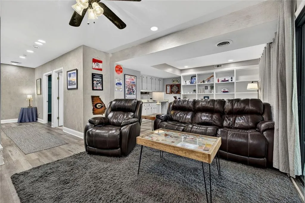 36 Willow Glen Ne, Atlanta, Georgia 30342, 3 Bedrooms Bedrooms, ,3 BathroomsBathrooms,Residential,For Sale,36 Willow Glen Ne,7688679