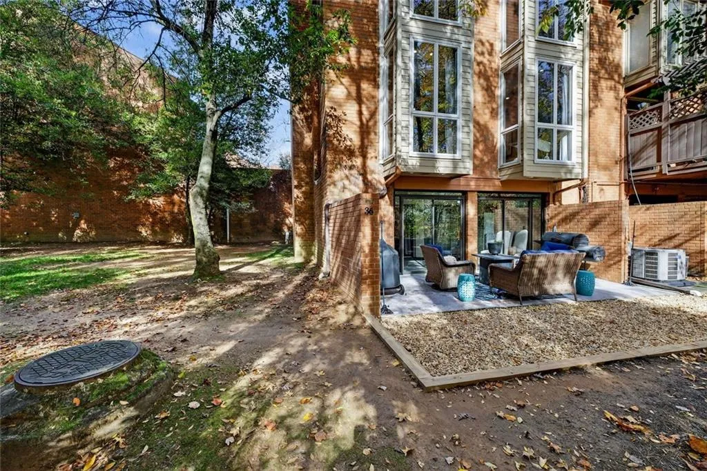 36 Willow Glen Ne, Atlanta, Georgia 30342, 3 Bedrooms Bedrooms, ,3 BathroomsBathrooms,Residential,For Sale,36 Willow Glen Ne,7688679