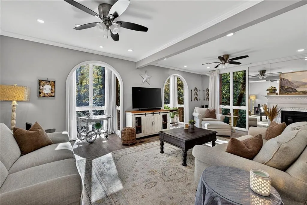 36 Willow Glen Ne, Atlanta, Georgia 30342, 3 Bedrooms Bedrooms, 0 ,3 BathroomsBathrooms,Residential,For Sale,36 Willow Glen Ne,7688679