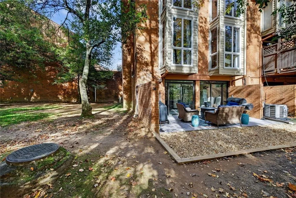 36 Willow Glen Ne, Atlanta, Georgia 30342, 3 Bedrooms Bedrooms, 0 ,3 BathroomsBathrooms,Residential,For Sale,36 Willow Glen Ne,7688679