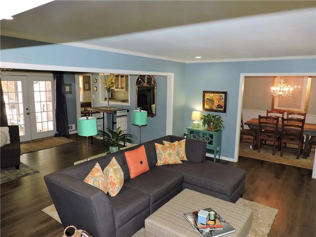 800 Spalding Drive Ne, Atlanta, Georgia 30328, 4 Bedrooms Bedrooms, ,3 BathroomsBathrooms,Residential,Sold,800 Spalding Drive Ne,5900964