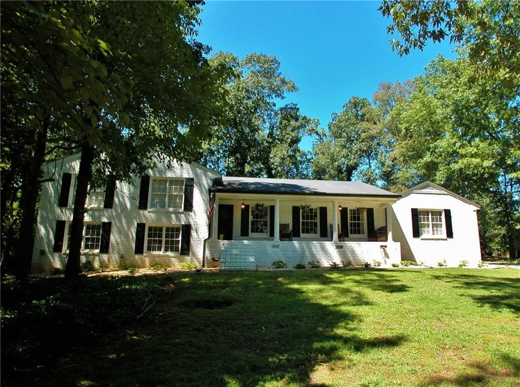 800 Spalding Drive Ne, Atlanta, Georgia 30328, 4 Bedrooms Bedrooms, ,3 BathroomsBathrooms,Residential,Sold,800 Spalding Drive Ne,5900964
