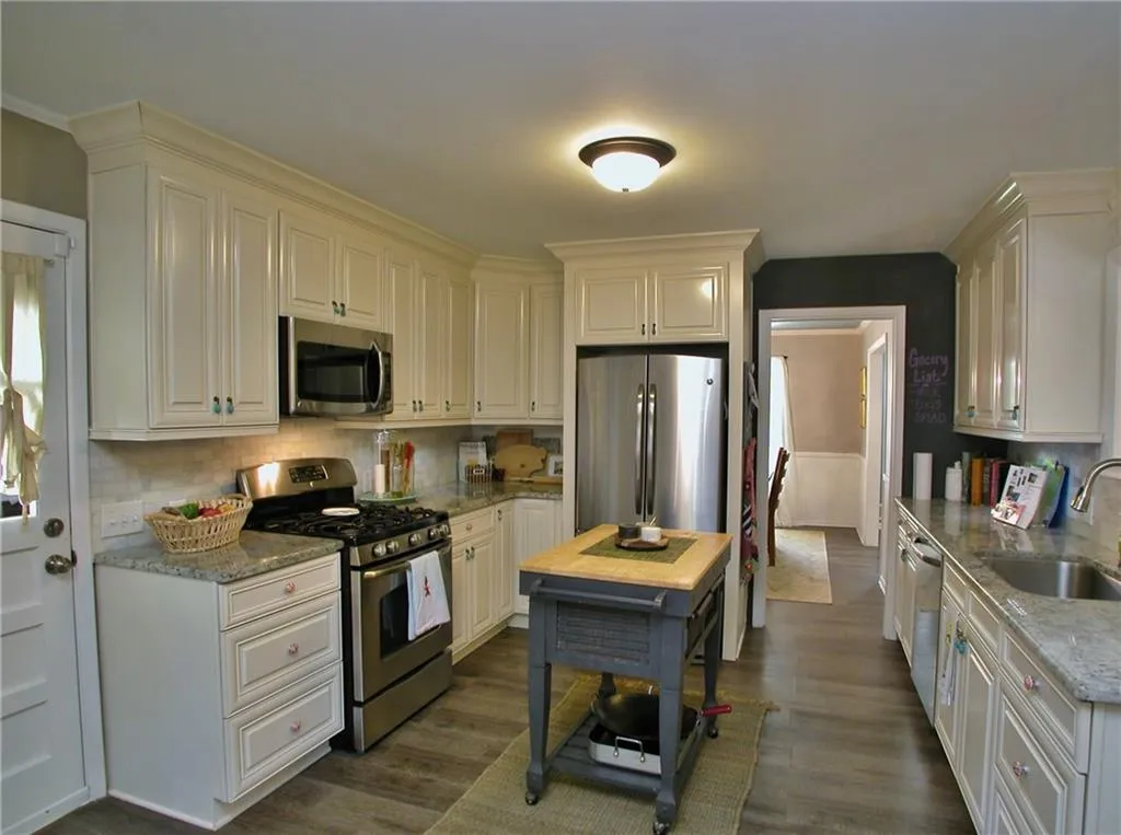 800 Spalding Drive Ne, Atlanta, Georgia 30328, 4 Bedrooms Bedrooms, ,3 BathroomsBathrooms,Residential,Sold,800 Spalding Drive Ne,5900964