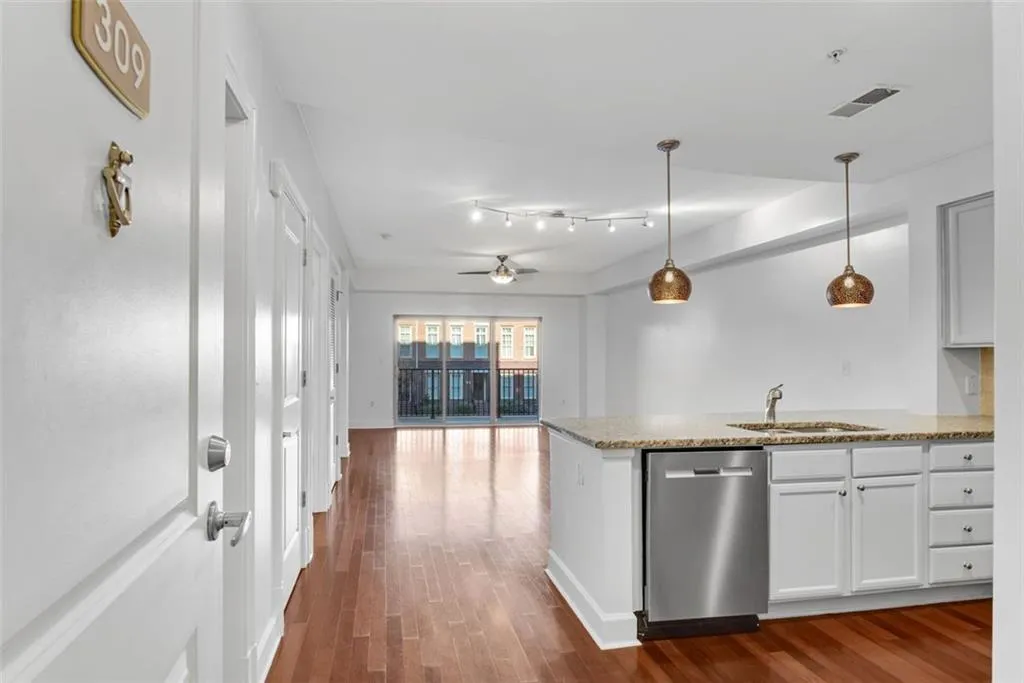 200 River Vista Drive Unit 309, Atlanta, Georgia 30339, 1 Bedroom Bedrooms, ,1 BathroomBathrooms,Residential,Sold,200 River Vista Drive Unit 309,7504942