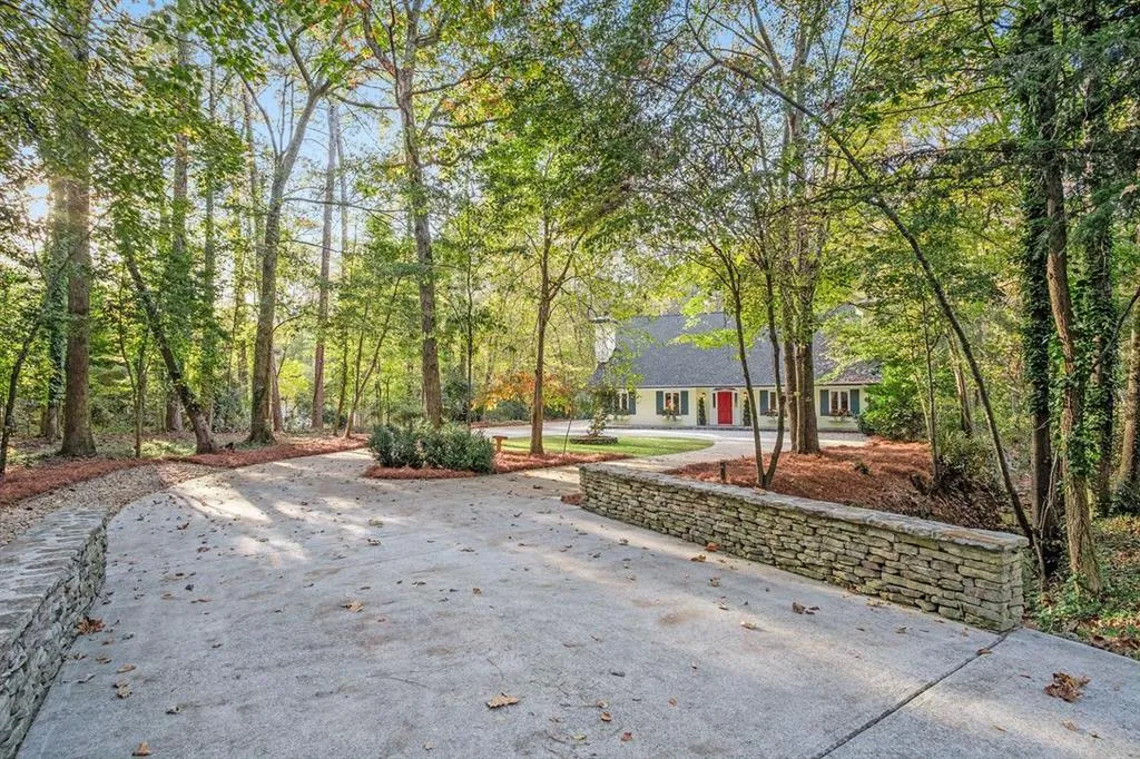 2180 Spalding Drive, Sandy Springs, Georgia 30350, 4 Bedrooms Bedrooms, ,3 BathroomsBathrooms,Residential,Sold,2180 Spalding Drive,6969689