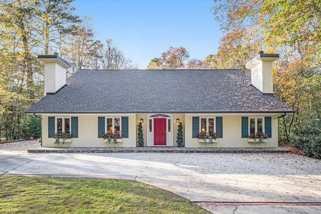 2180 Spalding Drive, Sandy Springs, Georgia 30350, 4 Bedrooms Bedrooms, ,3 BathroomsBathrooms,Residential,Sold,2180 Spalding Drive,6969689