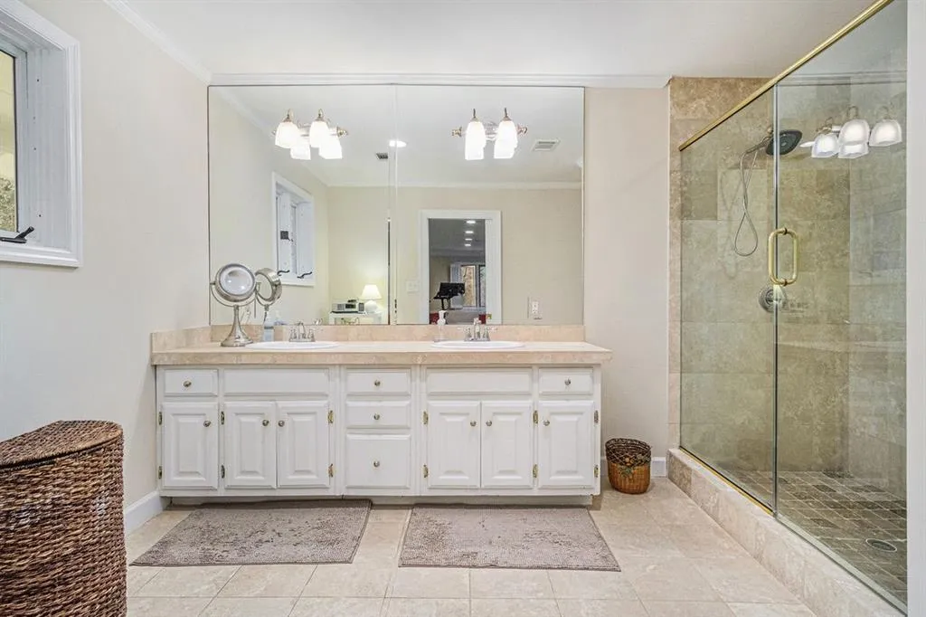 2180 Spalding Drive, Sandy Springs, Georgia 30350, 4 Bedrooms Bedrooms, ,3 BathroomsBathrooms,Residential,Sold,2180 Spalding Drive,6969689