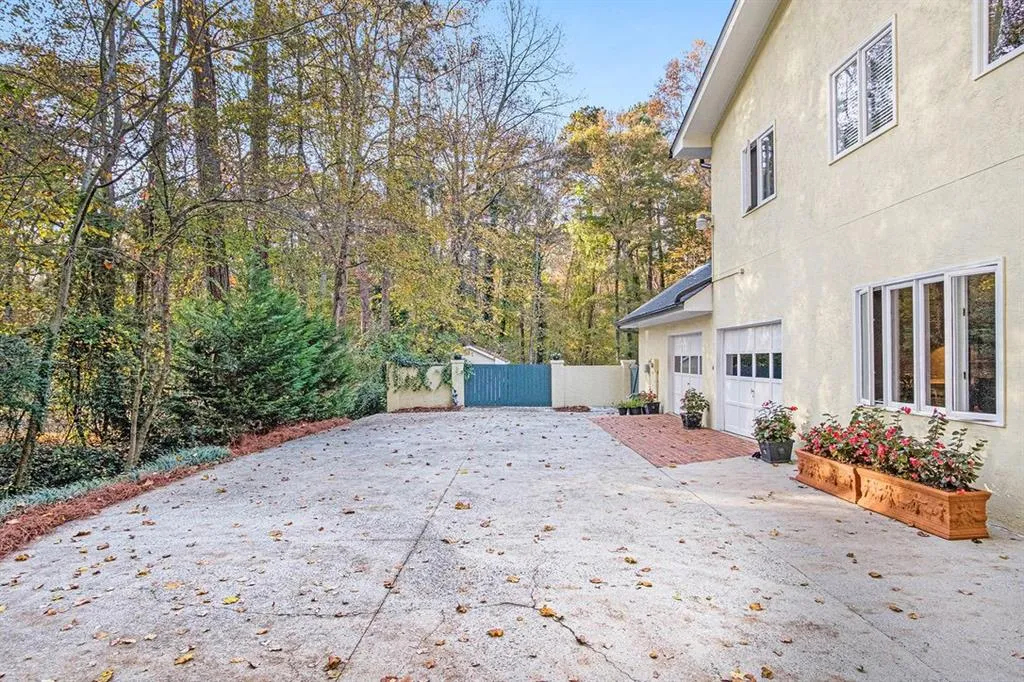 2180 Spalding Drive, Sandy Springs, Georgia 30350, 4 Bedrooms Bedrooms, ,3 BathroomsBathrooms,Residential,Sold,2180 Spalding Drive,6969689