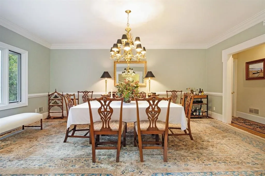 2180 Spalding Drive, Sandy Springs, Georgia 30350, 4 Bedrooms Bedrooms, ,3 BathroomsBathrooms,Residential,Sold,2180 Spalding Drive,6969689