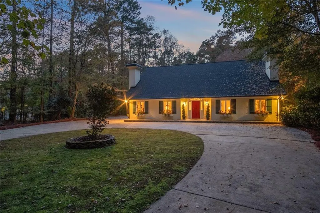 2180 Spalding Drive, Sandy Springs, Georgia 30350, 4 Bedrooms Bedrooms, ,3 BathroomsBathrooms,Residential,Sold,2180 Spalding Drive,6969689