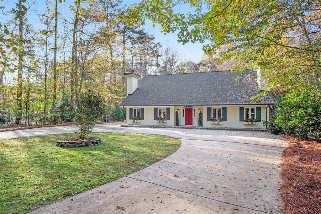 2180 Spalding Drive, Sandy Springs, Georgia 30350, 4 Bedrooms Bedrooms, ,3 BathroomsBathrooms,Residential,Sold,2180 Spalding Drive,6969689