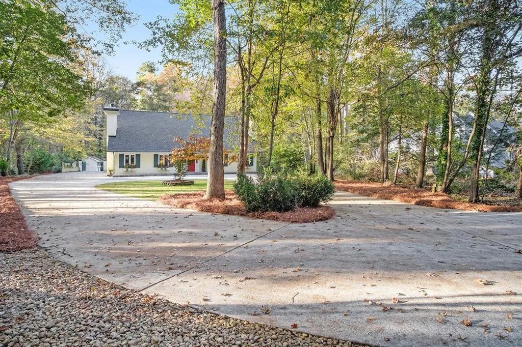 2180 Spalding Drive, Sandy Springs, Georgia 30350, 4 Bedrooms Bedrooms, ,3 BathroomsBathrooms,Residential,Sold,2180 Spalding Drive,6969689