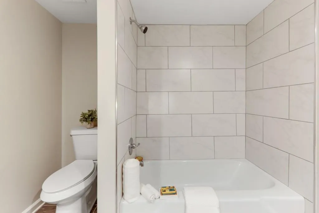 6851 Roswell Road Unit D21, Sandy Springs, Georgia 30328, 3 Bedrooms Bedrooms, ,2 BathroomsBathrooms,Residential,Sold,6851 Roswell Road Unit D21,6555213
