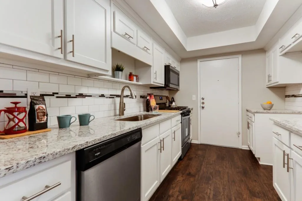 6851 Roswell Road Unit D21, Sandy Springs, Georgia 30328, 3 Bedrooms Bedrooms, ,2 BathroomsBathrooms,Residential,Sold,6851 Roswell Road Unit D21,6555213